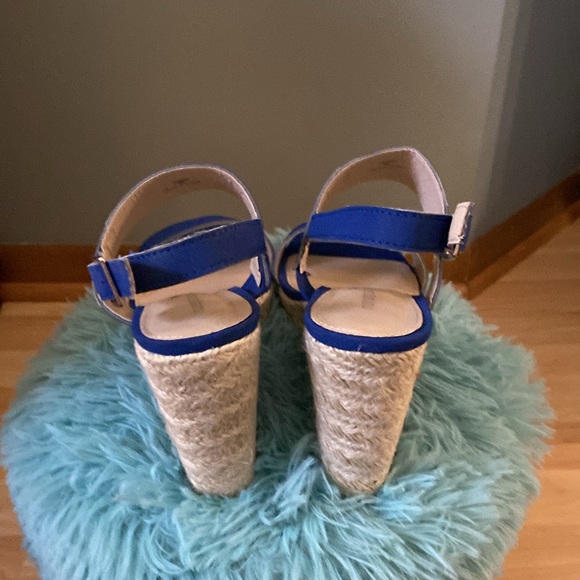 “WORN ONCE” WEDGE SHOES SIZE 7! IN EXCELLENT CONDITION! SMOKE FREE HOME! - Picture 3 of 7